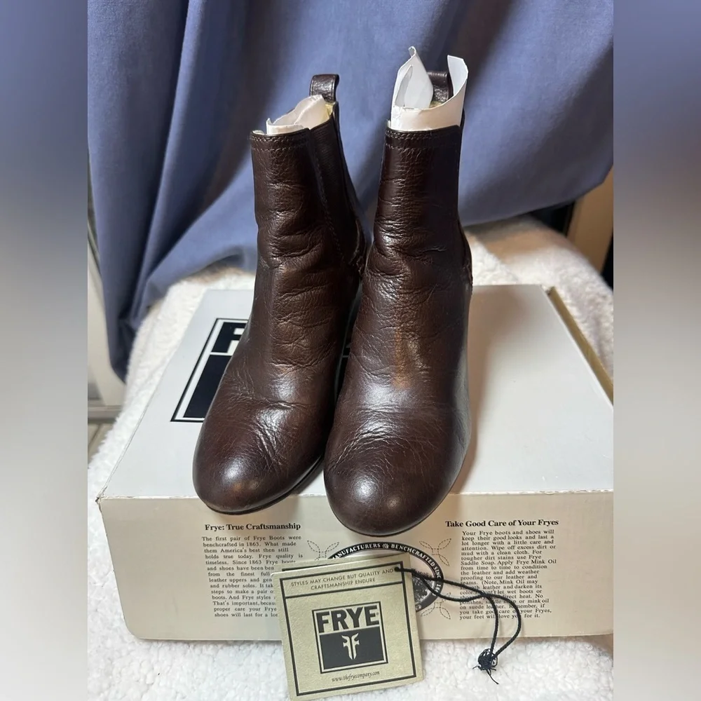 Frye Stella Chelsea Short Dark Brown Leather Boots Size 8